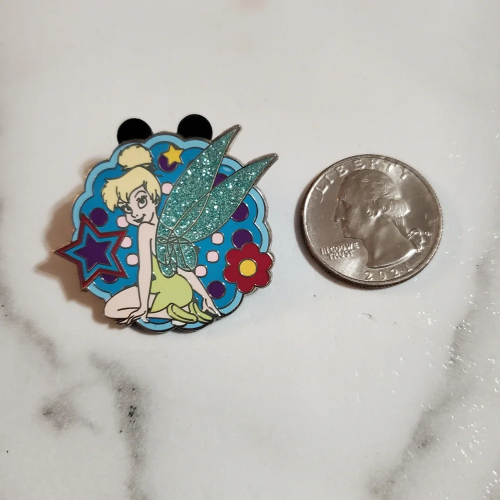 Tinker Bell Kneeling in Stars & Flower Disney Pin